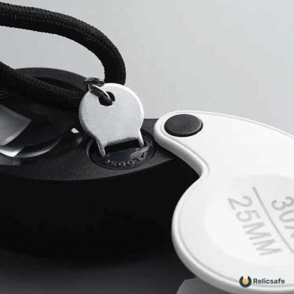 30X Magnification Eye Loupe for Coins & Numismatists With LED (Battery not included) - Image 7